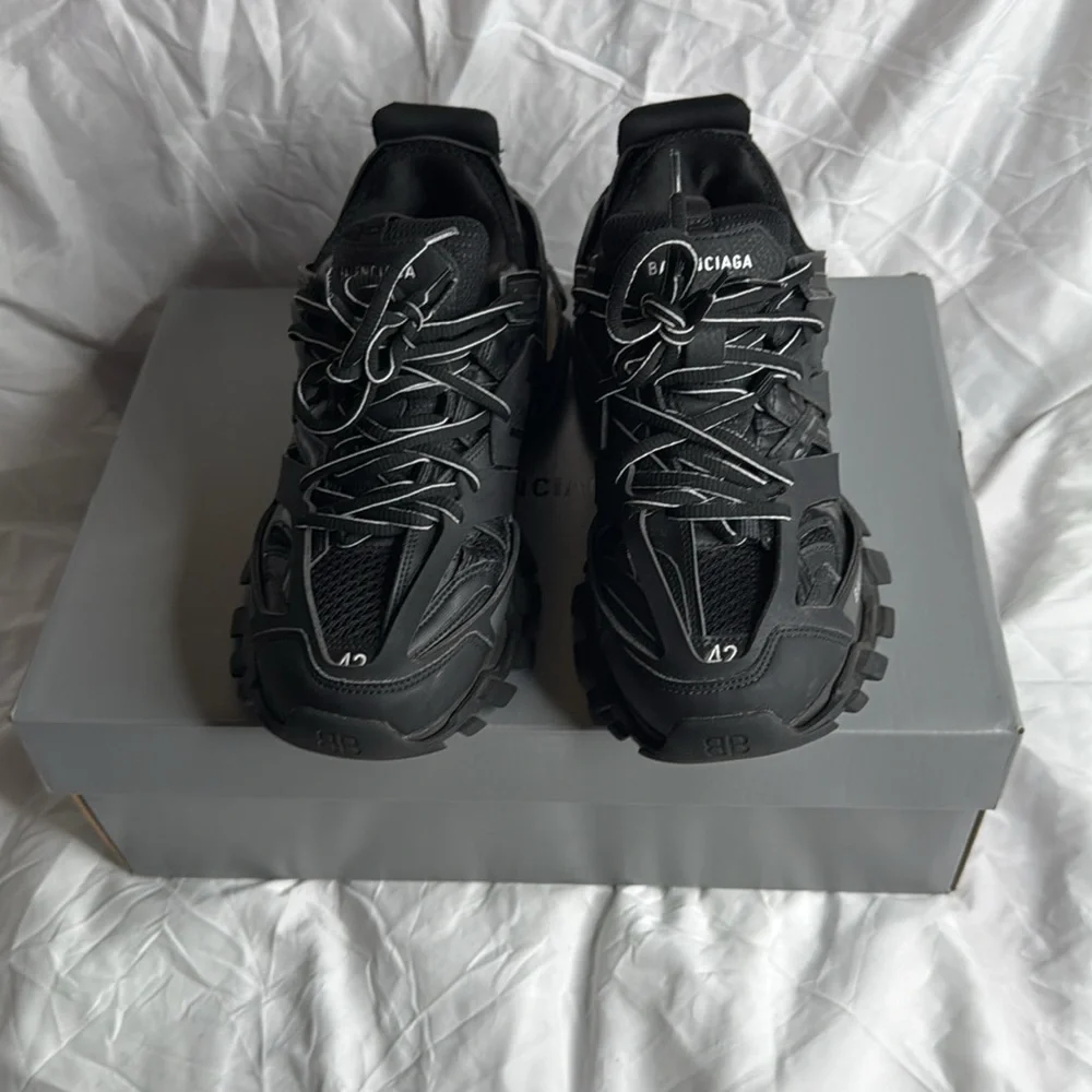 Size 42 - Picture 3 of 13